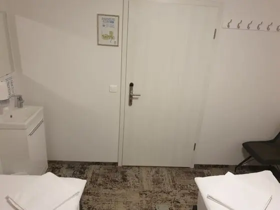 Üç Kişilik Oda, Ortak Banyo