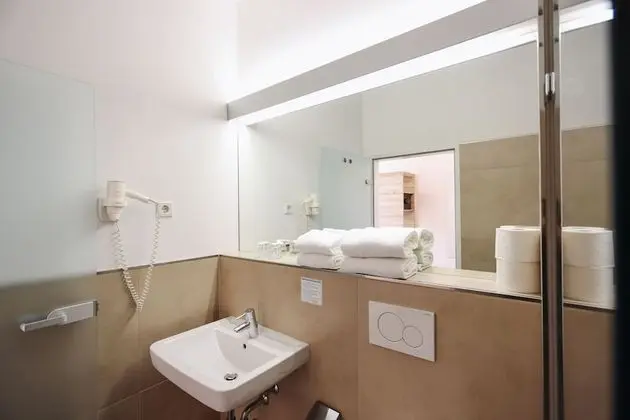 Standard Tek Büyük Yataklı Oda, Bahçe Manzaralı