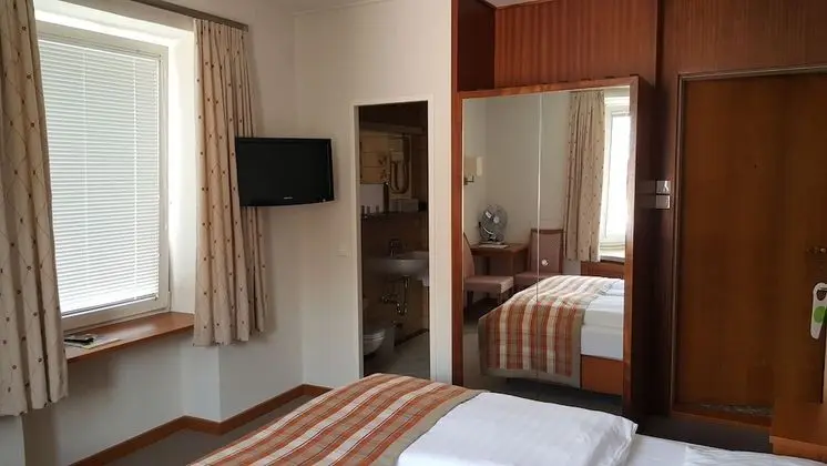 Tek Büyük Yataklı Oda