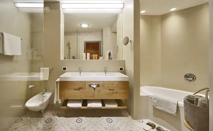 Junior Süit, Balkon