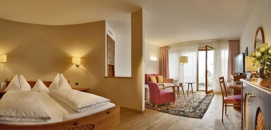 Junior Süit, Balkon