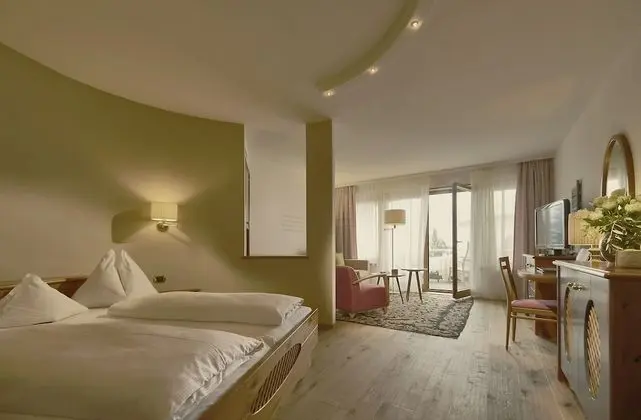 Junior Süit, Balkon