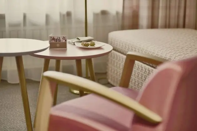 Junior Süit, Balkon