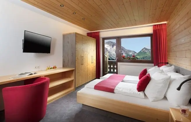 Deluxe Tek Büyük Yataklı Oda, Balkon, Dağ Manzaralı