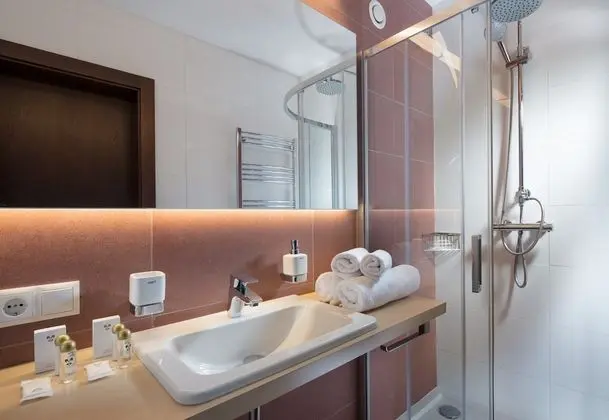 Deluxe Tek Büyük Yataklı Oda, Balkon, Dağ Manzaralı