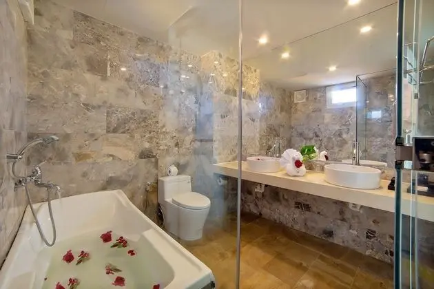 Deluxe Üç Kişilik Oda