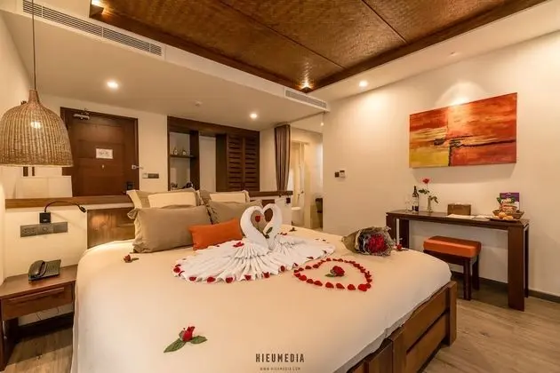 Club Süit, Balkon, Havuz Manzaralı