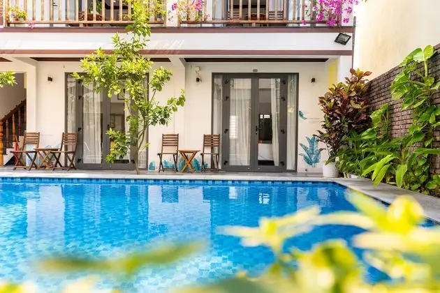 Deluxe Tek Büyük veya İki Ayrı Yataklı Oda, Havuz Manzaralı