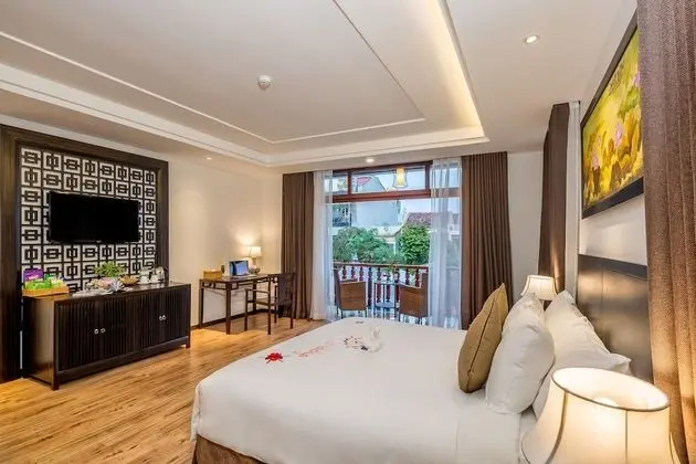 Deluxe Tek Büyük Yataklı Oda, Havuz Manzaralı