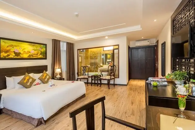 Deluxe Tek Büyük Yataklı Oda, Havuz Manzaralı