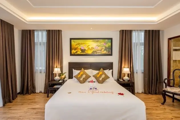 Deluxe Tek Büyük Yataklı Oda, Havuz Manzaralı