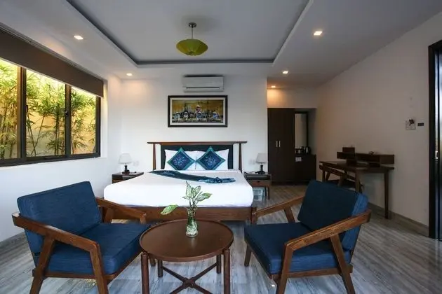 Deluxe Tek Büyük Yataklı Oda, Havuz Manzaralı