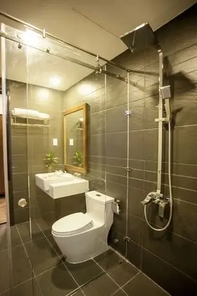 Deluxe Tek Büyük Yataklı Oda, Havuz Manzaralı
