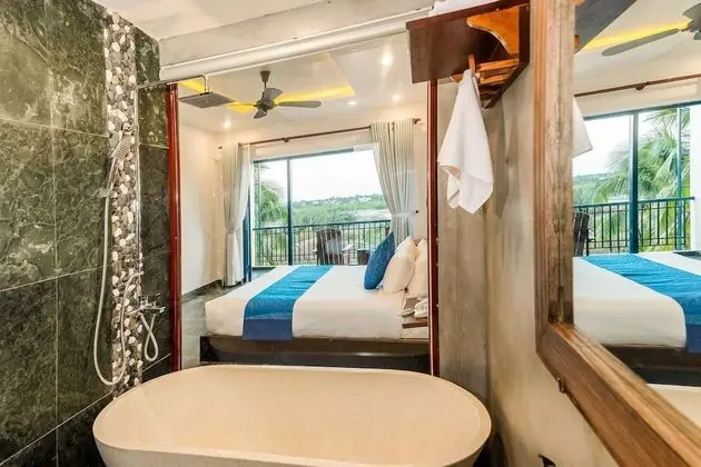 Deluxe Tek Büyük veya İki Ayrı Yataklı Oda, Balkon, Bahçe Manzaralı