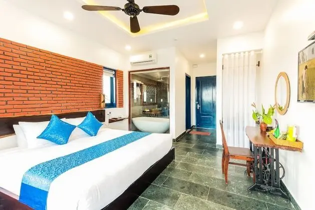 Deluxe Tek Büyük Yataklı Oda, Balkon, Göl Manzaralı
