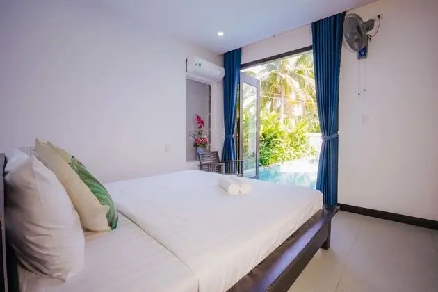 Villa, 6 Yatak Odası, Havuz Manzaralı, Avlu