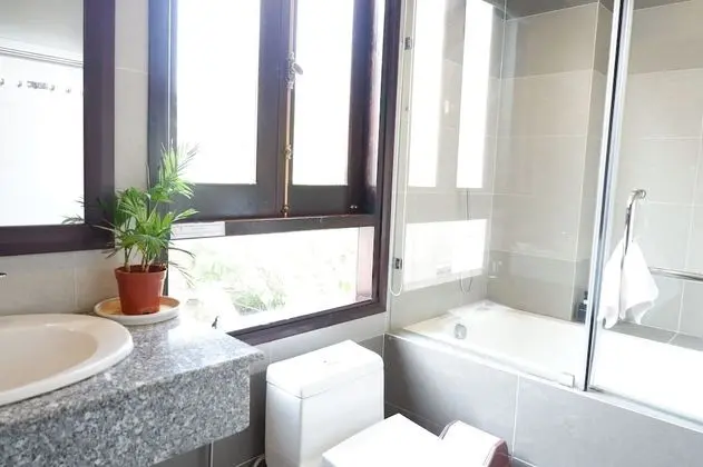 Villa, 6 Yatak Odası, Havuz Manzaralı, Avlu