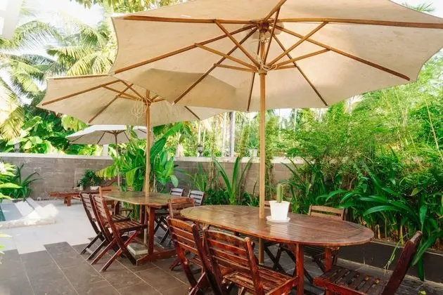 Villa, 6 Yatak Odası, Havuz Manzaralı, Avlu