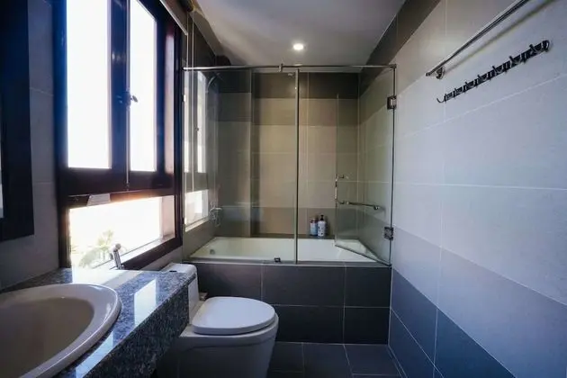 Villa (9 Bedrooms)