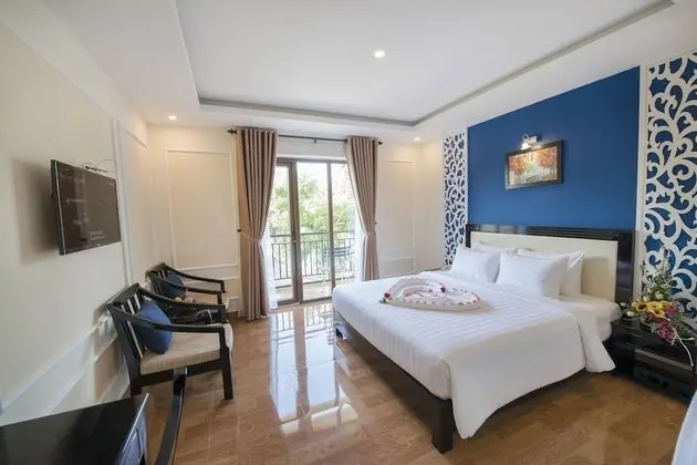 Deluxe Tek Büyük Yataklı Oda, Balkon, Havuz Manzaralı