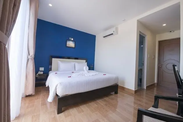 Superior Tek Büyük Yataklı Oda, Balkon, Şehir Manzaralı