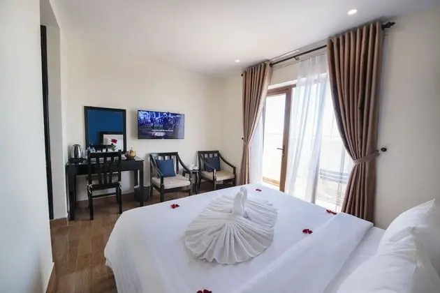Superior Tek Büyük Yataklı Oda, Balkon, Şehir Manzaralı