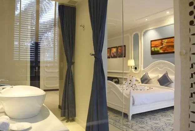 King Suite, Pool View
