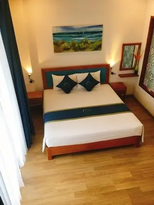Deluxe Tek Büyük Yataklı Oda, Havuz Manzaralı