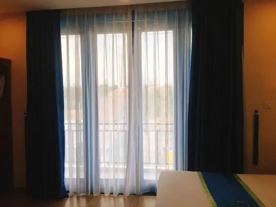 Deluxe Tek Büyük Yataklı Oda, Havuz Manzaralı