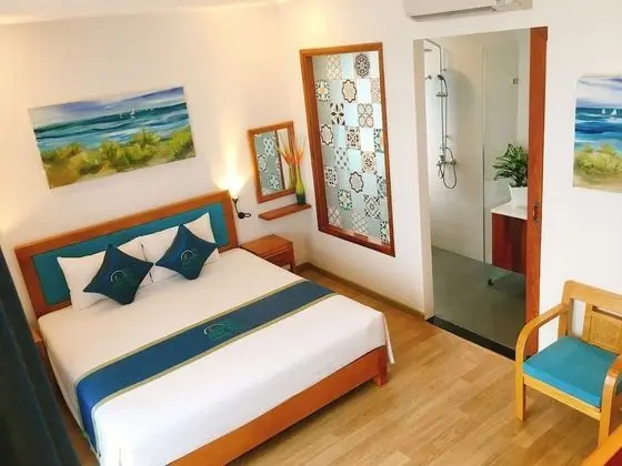 Deluxe Tek Büyük Yataklı Oda, Havuz Manzaralı