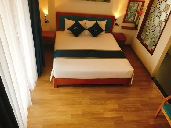 Deluxe Tek Büyük Yataklı Oda, Havuz Manzaralı