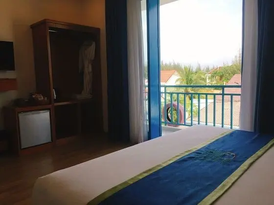 Deluxe Tek Büyük Yataklı Oda, Havuz Manzaralı
