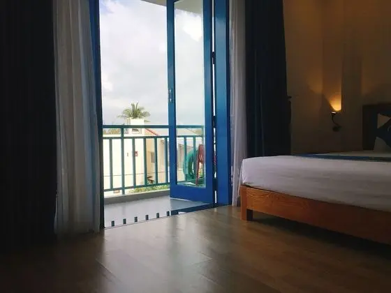 Deluxe Tek Büyük Yataklı Oda, Havuz Manzaralı
