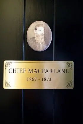 Stüdyo (Chief Macfarlane)