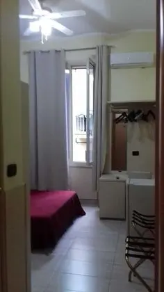Üç Kişilik Oda