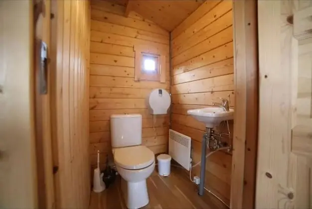 Kulübe (Private WC, shared showers)