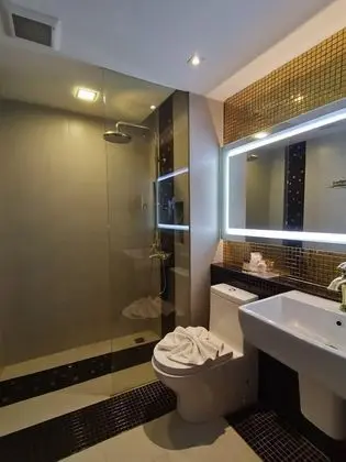 Holatel Suite