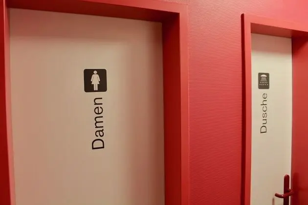 Dört Kişilik Oda, Ortak Banyo