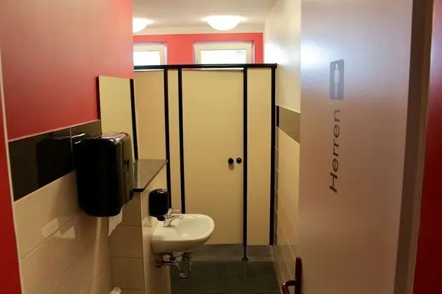 Dört Kişilik Oda, Ortak Banyo