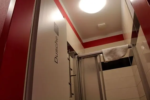 Dört Kişilik Oda, Ortak Banyo