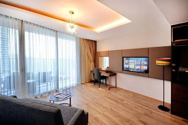Grand Süit, Sıcak Su Havuzu, Deniz Manzaralı