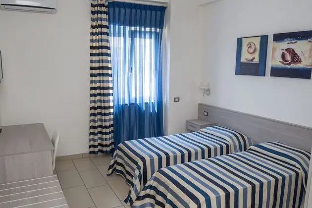 Tek Büyük veya İki Ayrı Yataklı Oda, 1 Çift Kişilik veya 2 Tek Kişilik Yatak