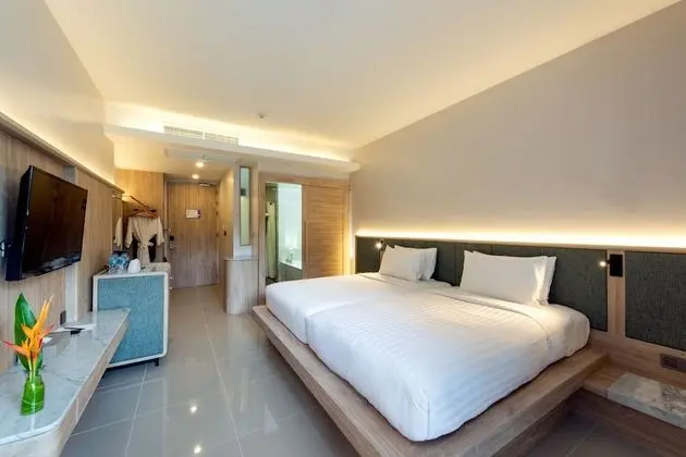 Deluxe Pool Access Room