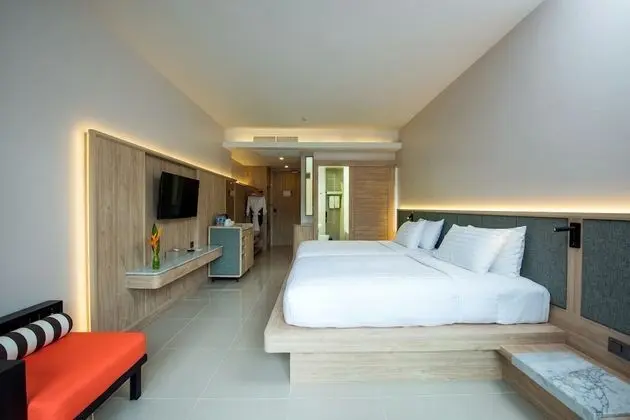 Deluxe Pool Access Room