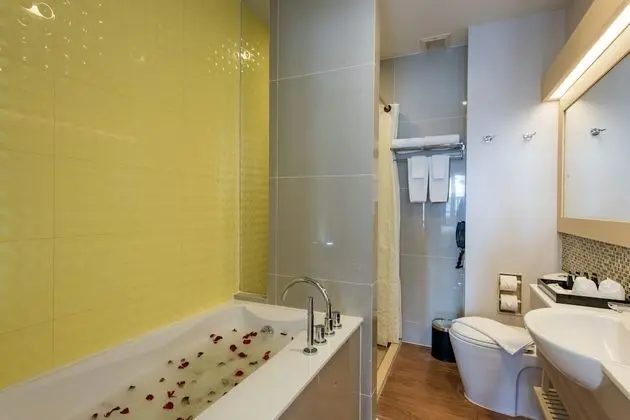 Deluxe Pool Access Room