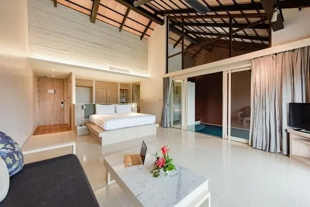 Penthouse Pool Suite