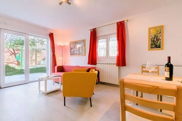 Design Apart Daire, 2 Yatak Odası, Balkon, Avlu