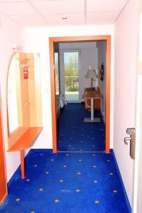 Üç Kişilik Oda
