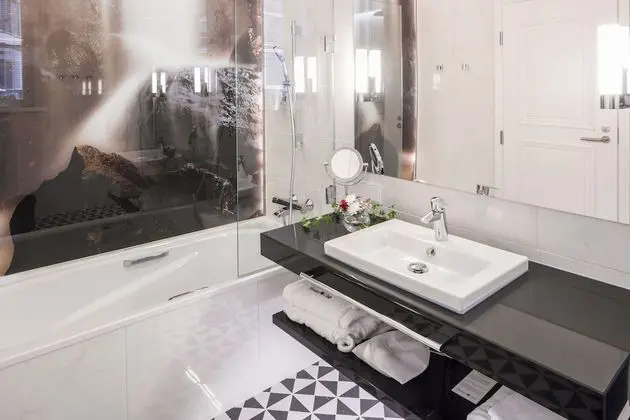 Deluxe-double King Room with Bath (Annex)