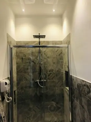 Tek Büyük Yataklı Oda, Balkon